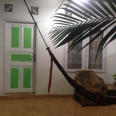 Good For Ya Knee Hostel & Bungalows (Adults Only) Gili Trawangan Exterior photo