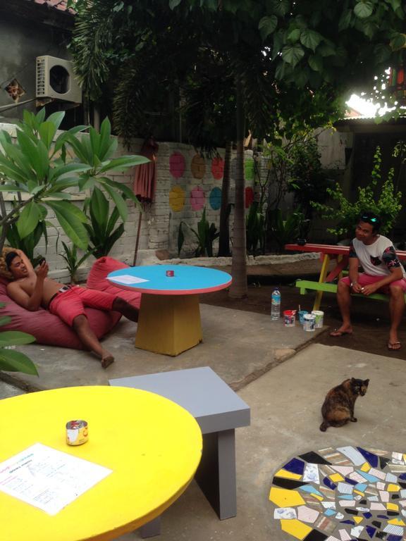 Good For Ya Knee Hostel & Bungalows (Adults Only) Gili Trawangan Exterior photo