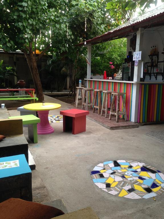 Good For Ya Knee Hostel & Bungalows (Adults Only) Gili Trawangan Exterior photo