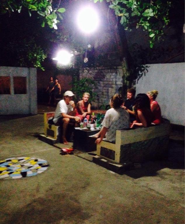 Good For Ya Knee Hostel & Bungalows (Adults Only) Gili Trawangan Exterior photo