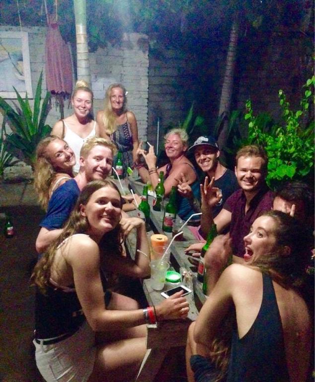 Good For Ya Knee Hostel & Bungalows (Adults Only) Gili Trawangan Exterior photo