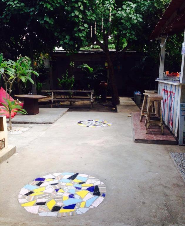 Good For Ya Knee Hostel & Bungalows (Adults Only) Gili Trawangan Exterior photo