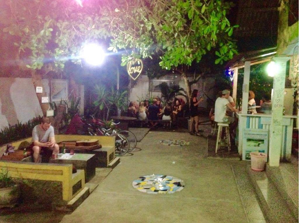 Good For Ya Knee Hostel & Bungalows (Adults Only) Gili Trawangan Exterior photo