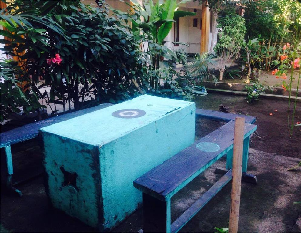 Good For Ya Knee Hostel & Bungalows (Adults Only) Gili Trawangan Exterior photo